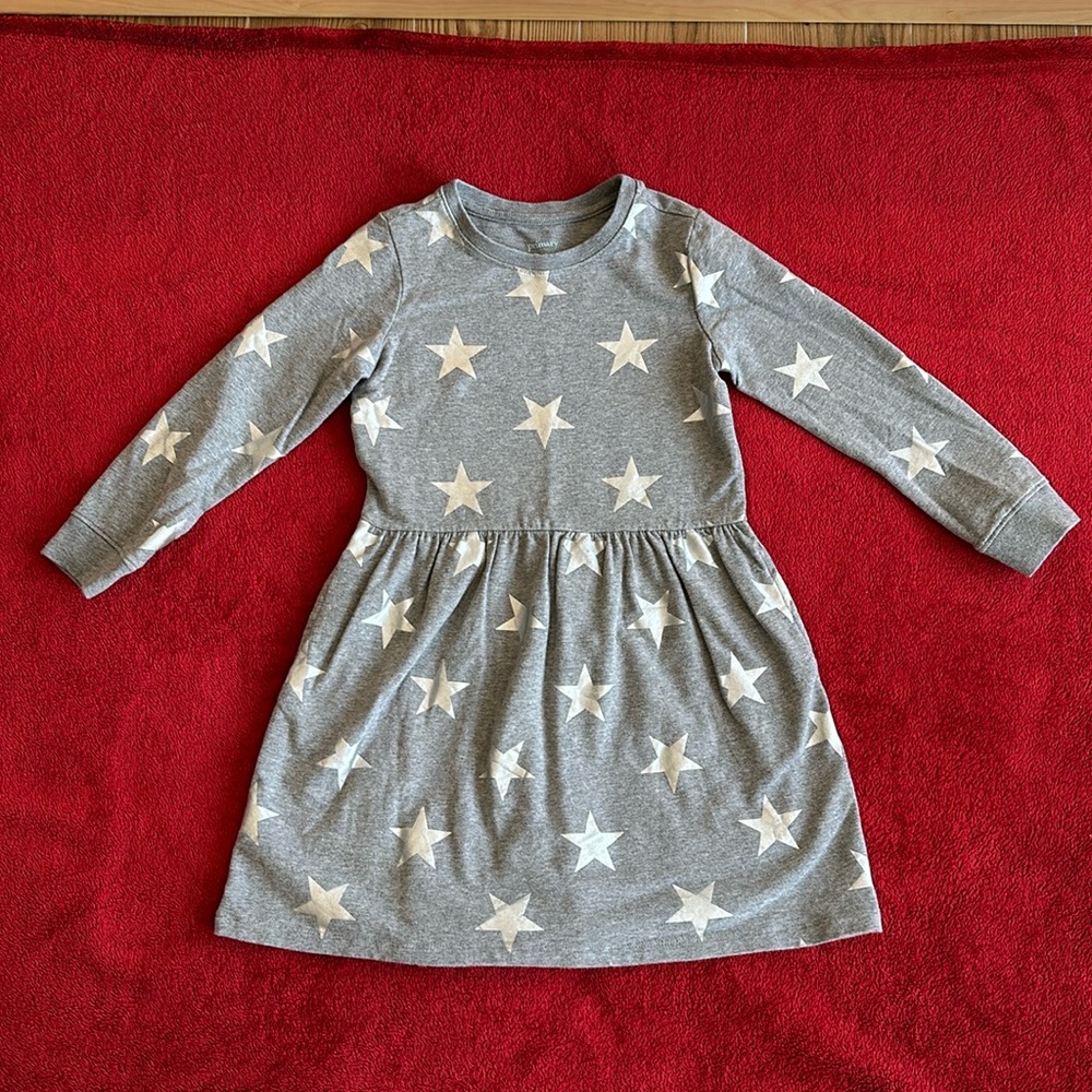 Primary brand Girls size 6-7.  Almost new! 95% cotton 5% spandex.